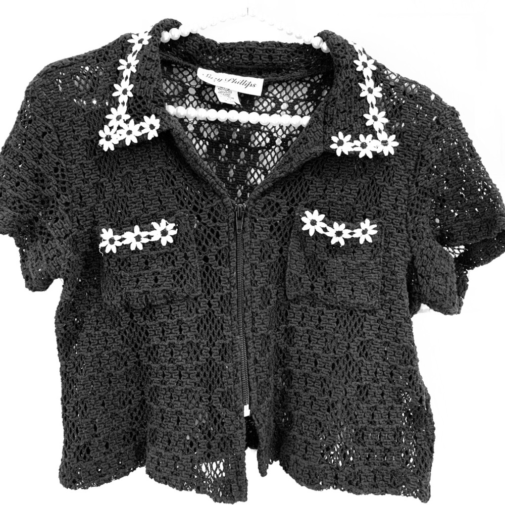 Black crocheted top with daisies